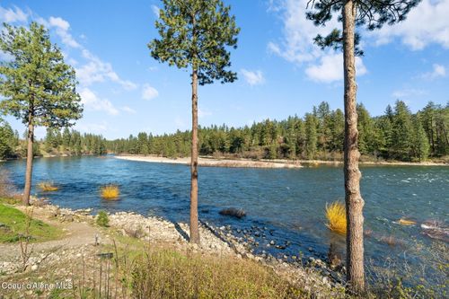 695 S Majestic View Dr, Post Falls, ID, 83854-9491 | Card Image