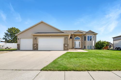 1060 Parkway Ln, West Fargo, ND, 58078-8119 | Card Image