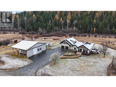 5533 Twin Lakes Rd, House other with 3 bedrooms, 2 bathrooms and 2 parking in Cranbrook BC | Image 1