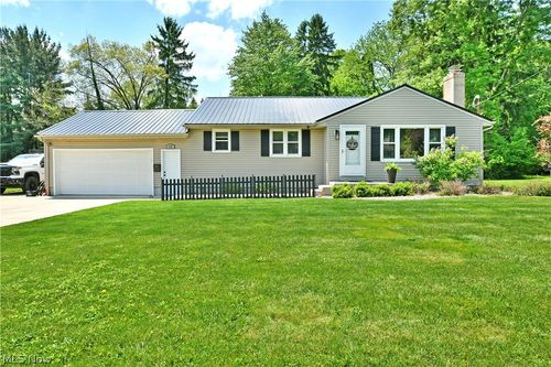 18 Orchard Dr, Poland, OH, 44514-1749 | Card Image