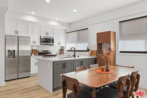 14665 W Sara Ln, Panorama City, CA, 91402-1830 | Card Image