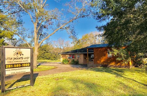 319 E South St, Alvin, TX, 77511-3555 | Card Image