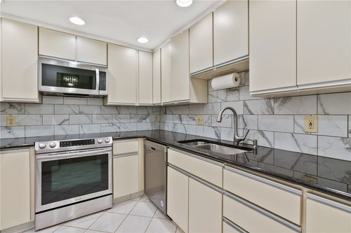 203-5600 Munhall Rd, Squirrel Hill, PA, 15217-2039 | Card Image