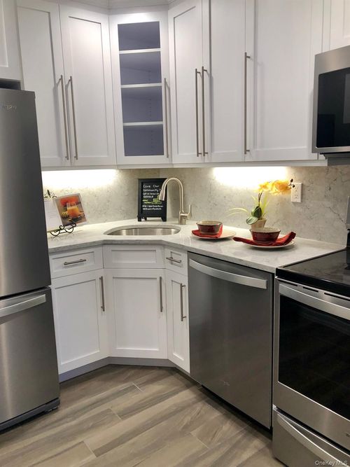 apt-30-425 Newbridge Rd, East Meadow, NY, 11554-4136 | Card Image