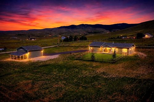 975 Corvallis Hills Dr, Corvallis, MT, 59828-9559 | Card Image