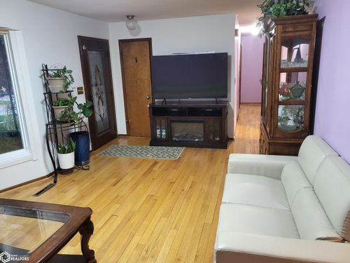 509 Eastview Rd, Marshalltown, IA, 50158-4120 | Card Image