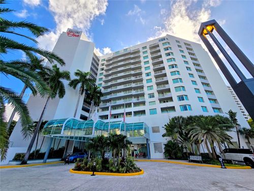 315-2670 E Sunrise Blvd, Fort Lauderdale, FL, 33304-3206 | Card Image
