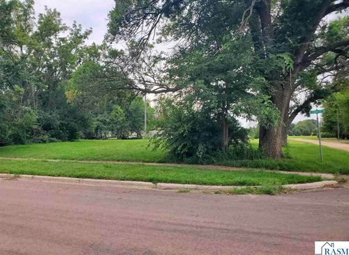 295 8th Street, Bingham Lake, MN, 56120 | Card Image