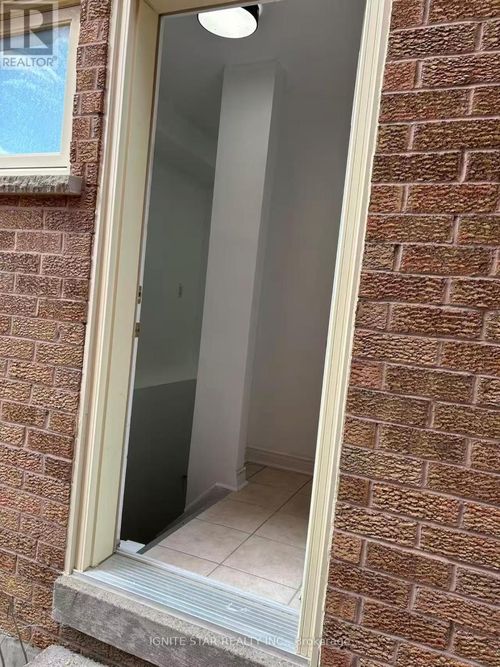 3405 Colonial Dr, Mississauga, ON, L5L5B9 | Card Image