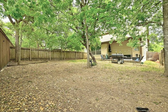Large back yard | Image 17