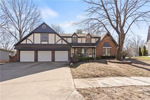 8113 99th St, Overland Park, KS, 66212-3445 | Card Image