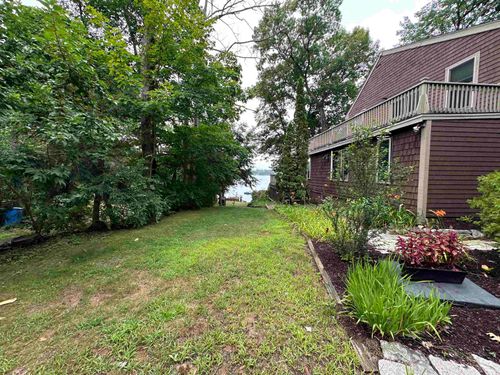 8 River Rd, Barrington, NH, 03825-4319 | Card Image