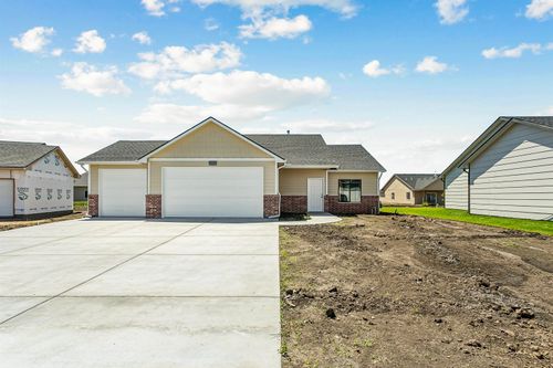 1611 S Midway Ct, Valley Center, KS, 67147 | Card Image