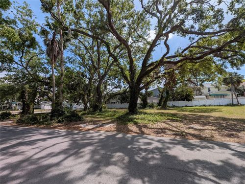 3102 W Coachman Ave, TAMPA, FL, 33611-2902 | Card Image