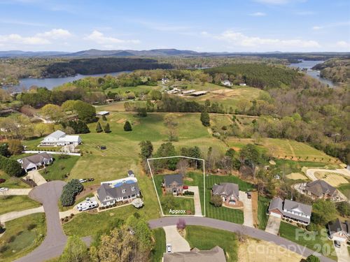 1951 46th Avenue Dr Ne, Hickory, NC, 28601-8440 | Card Image