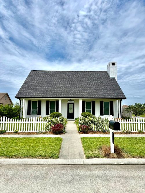207 Woodwind Dr, Houma, LA, 70360-3996 | Card Image