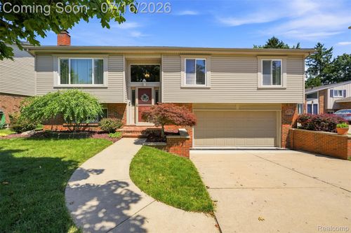 4731 Pare Ln, Trenton, MI, 48183-4531 | Card Image