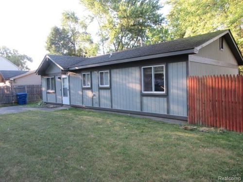 7265 Ida Ter, Waterford Twp, MI, 48329-2833 | Card Image