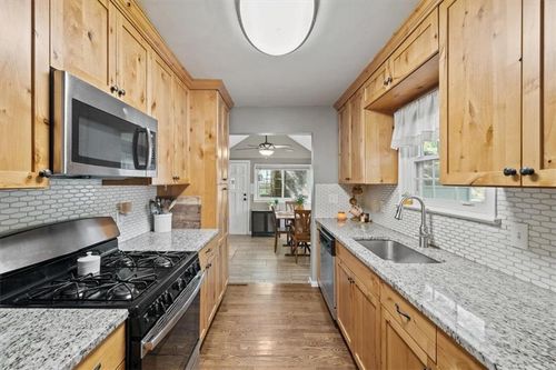 9101 E 66th Ter, Raytown, MO, 64133-5727 | Card Image