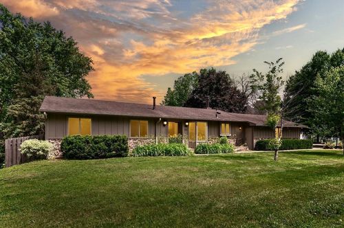 101 Sunset Dr S, Minnetonka, MN, 55305-1147 | Card Image