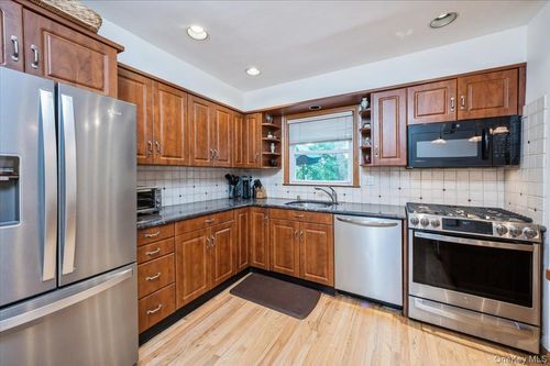 40 Dorchester Ave, Hastings On Hudson, NY, 10706-2002 | Card Image