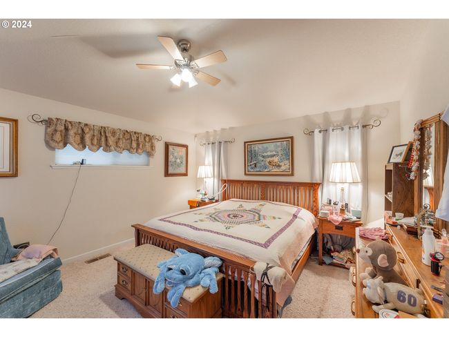 217 Christopher Ct, House other with 3 bedrooms, 2 bathrooms and 2 parking in Winchester OR | Image 11