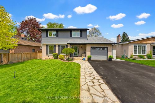 24 Magnolia St, Brantford, ON, N3R1P8 | Card Image