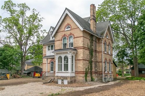 {{alt}} | Card Image