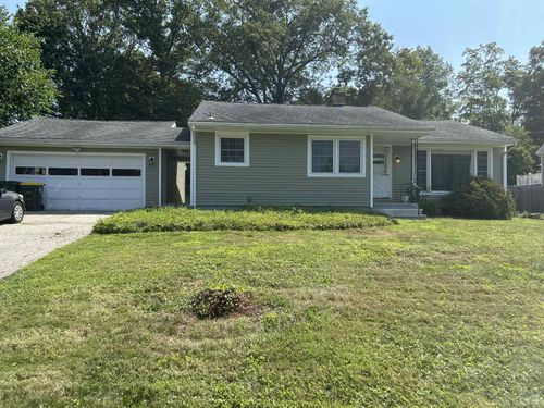 3 Crestwood Dr, Danbury, CT, 06811-3113 | Card Image