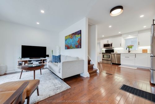 285 Harvie Avenue, York, ON, M6E4L1 | Card Image