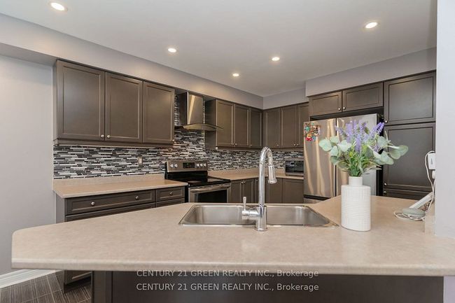 94 Snowling Dr, House attached with 6 bedrooms, 4 bathrooms and 2 parking in Ajax ON | Image 15