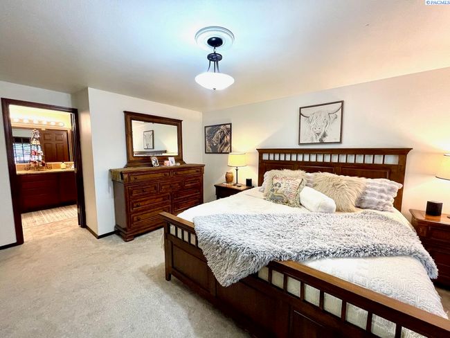223108 E Perkins Rd, Home with 4 bedrooms, 4 bathrooms and null parking in Kennewick WA | Image 27