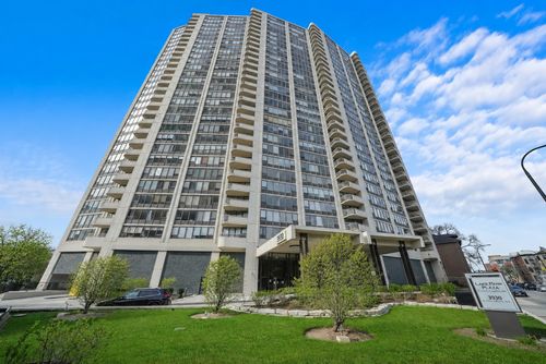 316-3930 Pine Grove Ave, Chicago, IL, 60613-3308 | Card Image