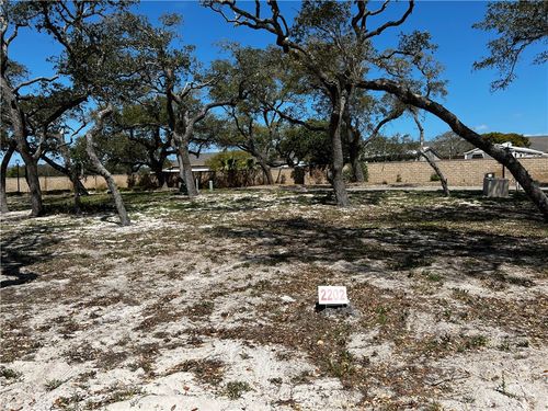 2202 Royal Oaks Cir, Rockport, TX, 78382 | Card Image