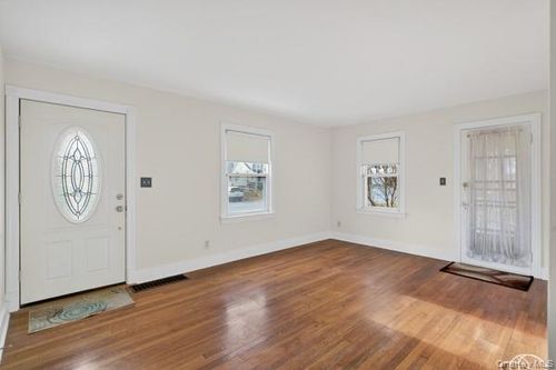 36 Wintergreen Ave, Newburgh, NY, 12550-3033 | Card Image