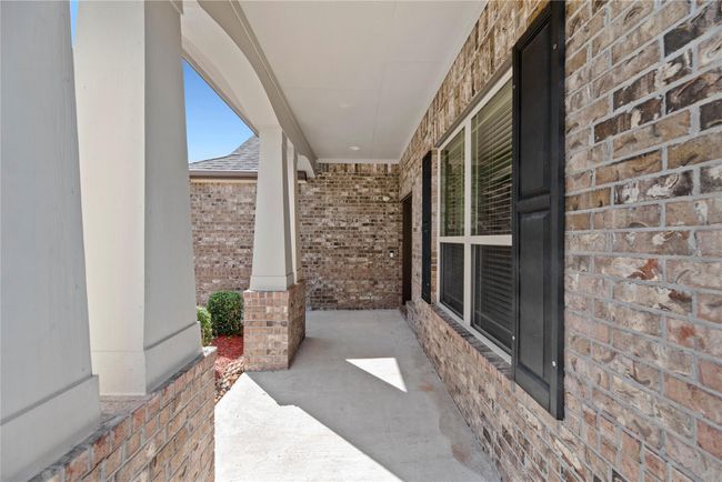 True to Texan style, the covered front porch engrossed guests in Southern hospitality. | Image 38