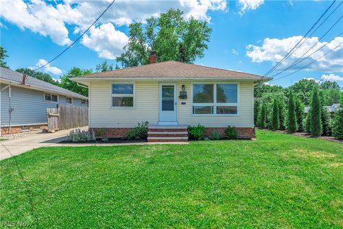 3323 Wales Ave, Parma, OH, 44134-3635 | Card Image