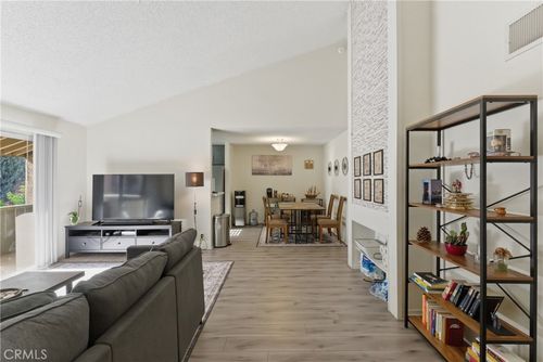 240-15425 Sherman Way, Van Nuys, CA, 91406-4196 | Card Image