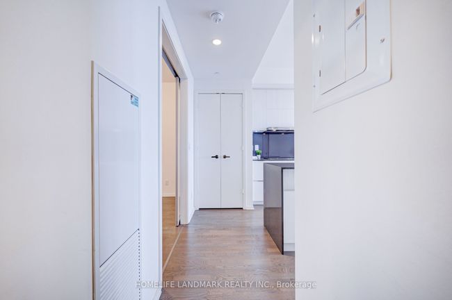 6108 - 1 Bloor St E, Condo with 2 bedrooms, 2 bathrooms and 1 parking in Toronto ON | Image 8