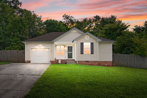 585 Somerset Ln, Clarksville, TN, 37042-6064 | Card Image