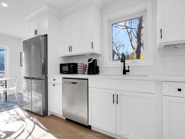379 Front St, House other with 3 bedrooms, 4 bathrooms and 3 parking in Port Stanley ON | Image 17