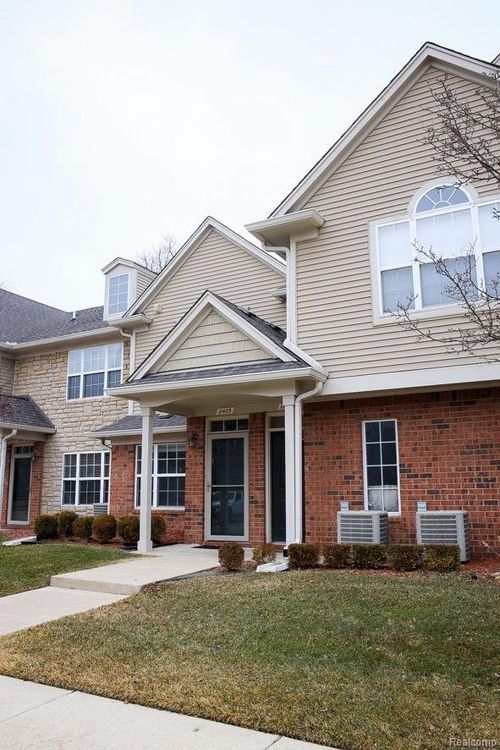 11405 N Woods Dr, Shelby Twp, MI, 48317-1848 | Card Image
