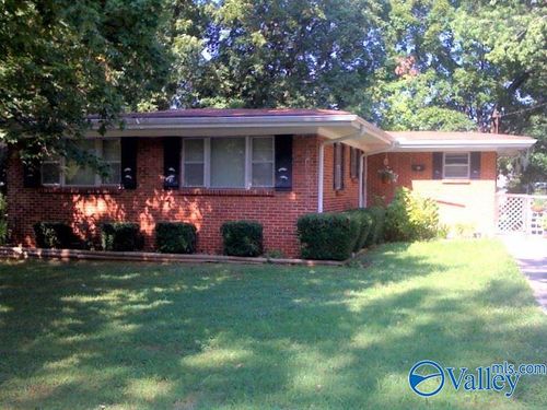 417 Greenacres Dr Nw, Huntsville, AL, 35805-2526 | Card Image