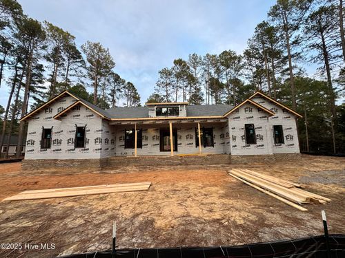60 Devon Dr, Pinehurst, NC, 28374-6713 | Card Image