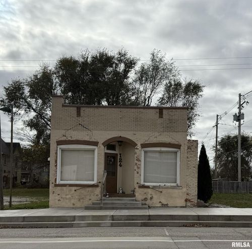 124 E Main St, Toulon, IL, 61483-5207 | Card Image