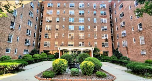 3c-105-37 64th Ave, Forest Hills, NY, 11375-1638 | Card Image
