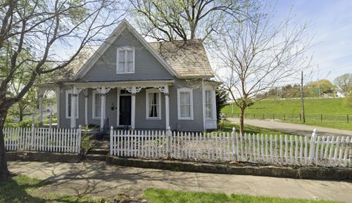 273 W Locust St, Newark, OH, 43055-4242 | Card Image