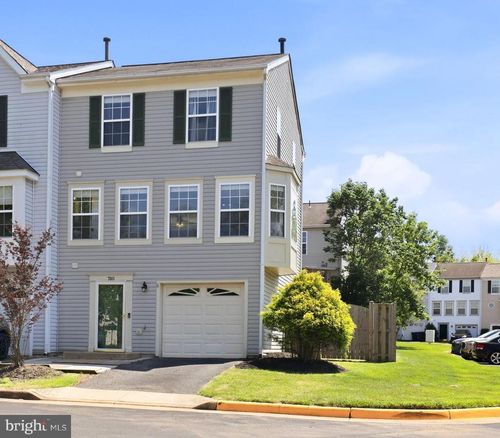 7011 Village Stream Pl, GAINESVILLE, VA, 20155-1435 | Card Image