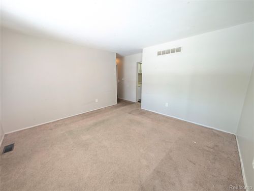 15630 Harrison, Romulus, MI, 48174-3029 | Card Image