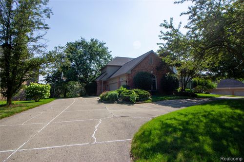 3066 Woodcreek Way, Bloomfield Hills, MI, 48304-1862 | Card Image